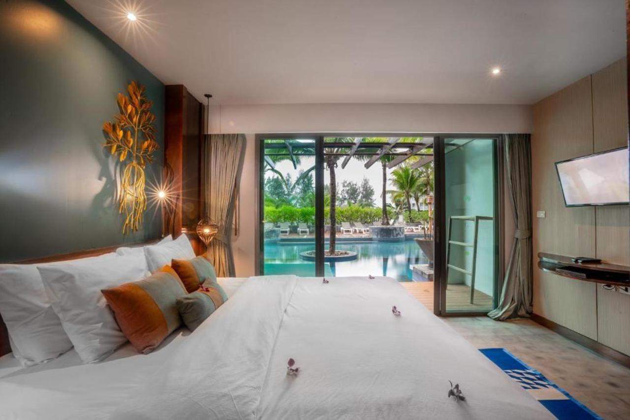 Deluxe Suite with Pool Access